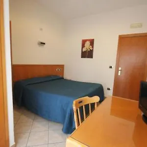 Hotel Zara, Napoli
